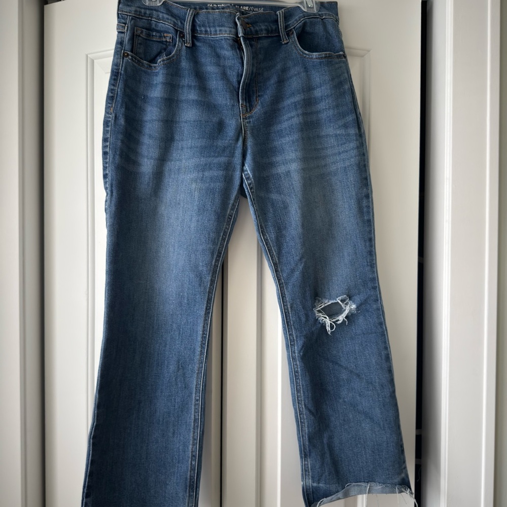 Old Navy Women’s Cropped Kick Distressed Jeans